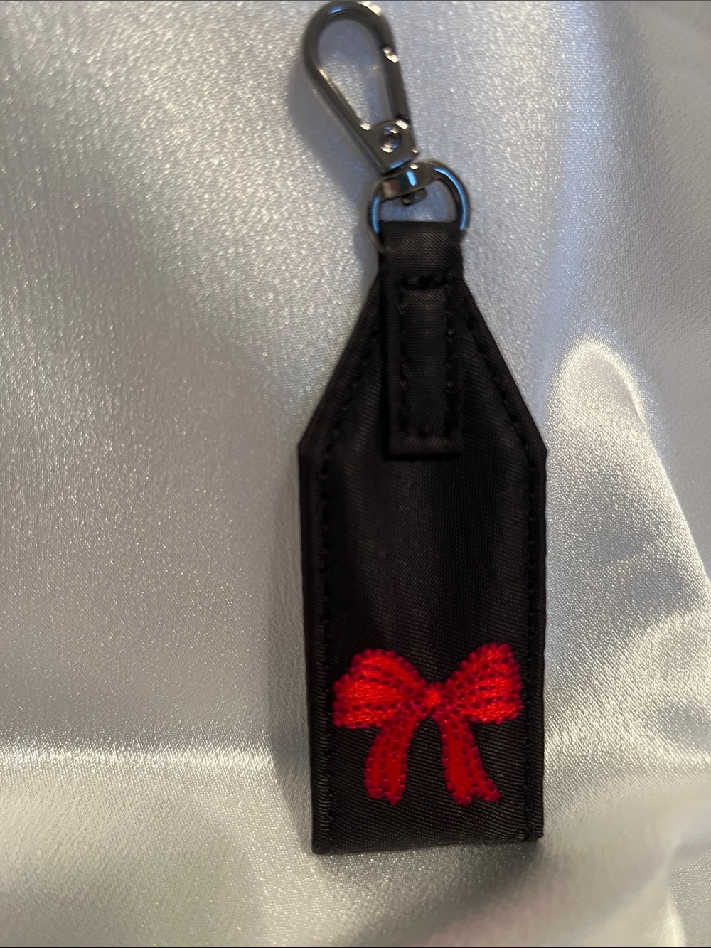LUG - ** NWOT ** - Oversized Puller with Clasp - Black with Red Bow